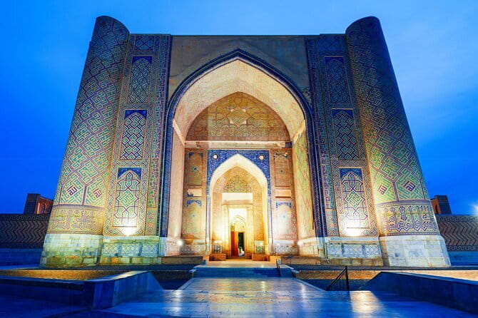 A City Tour Of Samarkand: The Pearl Of The East - Shah-i-Zinda: ending among blue-tiled memorials