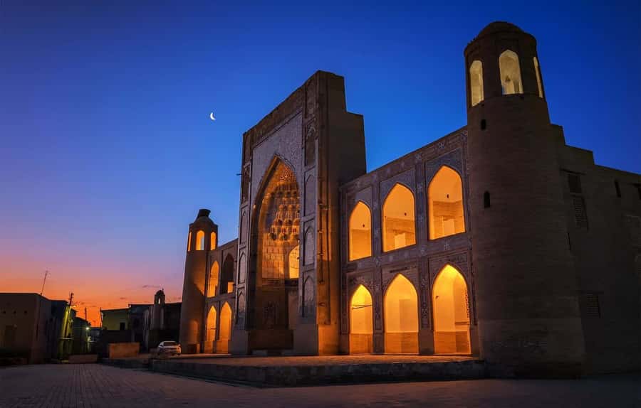 A Group Walking Tour Of Old Town - Kalon Minaret and Bukhara’s Islamic monuments