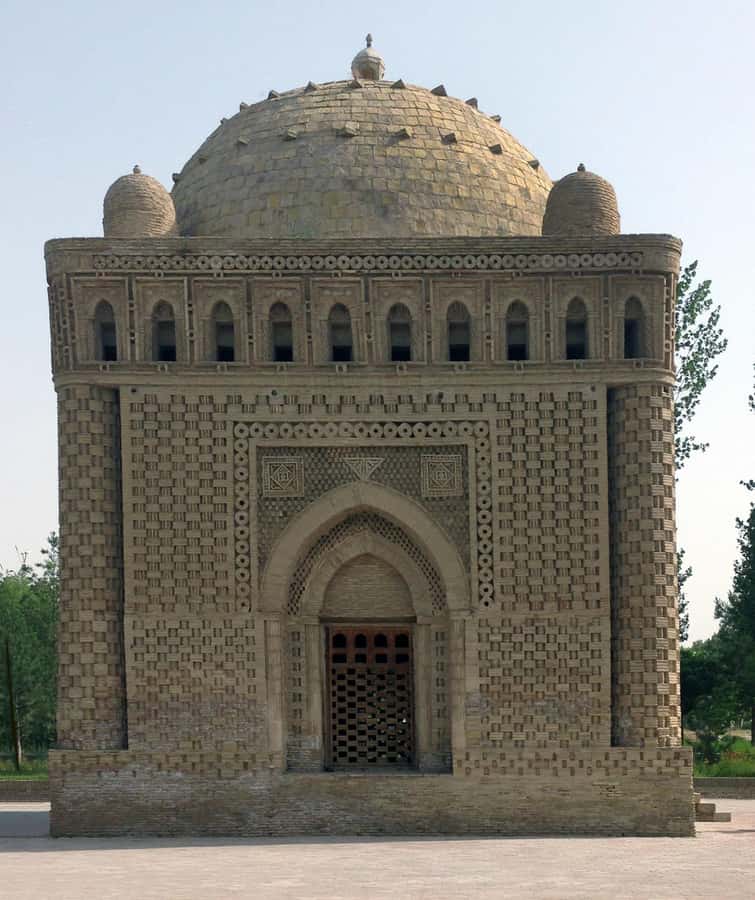 A Group Walking Tour Of Old Town - Trading Domes and the practical side of shopping