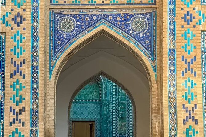Ancient and Modern Tour in Samarkand with Transport - What the guide adds to the experience