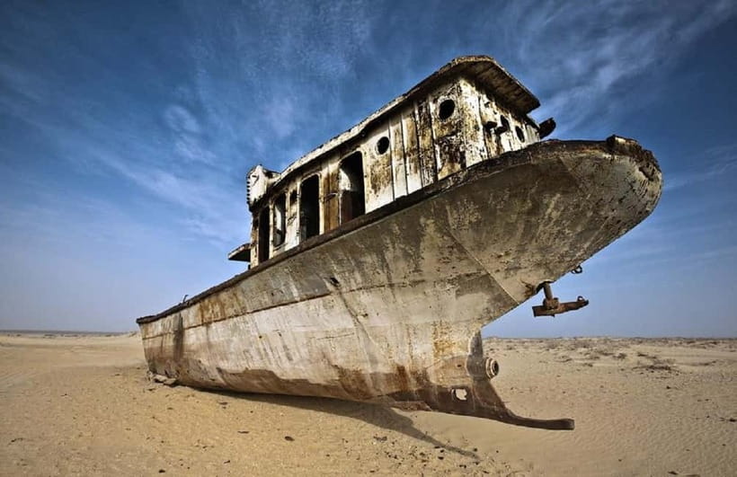 Aral Sea One Day Trip from Nukus. - The Ustyurt Plateau brings white canyons and old cemeteries
