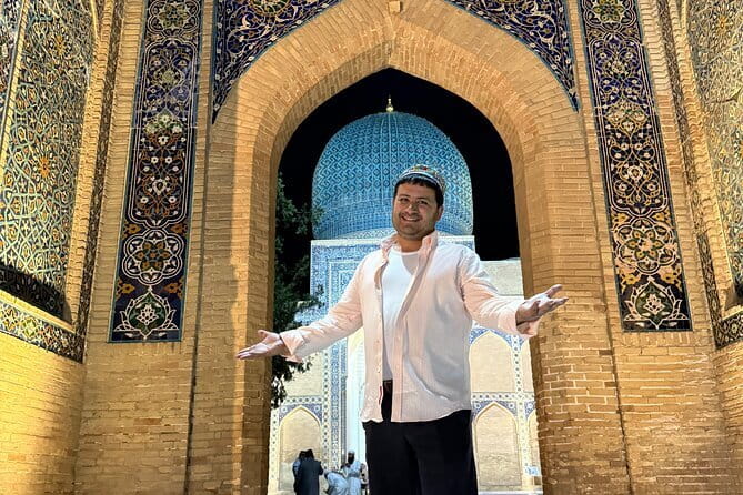 Best of Samarkand: City Tour – Inside Visits Included - Bibi Khanym and Siyob Bazaar: monuments beside daily life