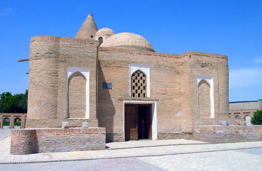 Bukhara: Full-Day Guided Tour with English-Speaking Guide - Lyabi Khauz, a calm finish beside old water