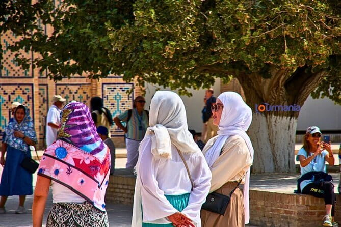 Bukhara Historical City Highlights Guided Walking Tour - Lyab-i-Hauz offers Bukhara’s social center