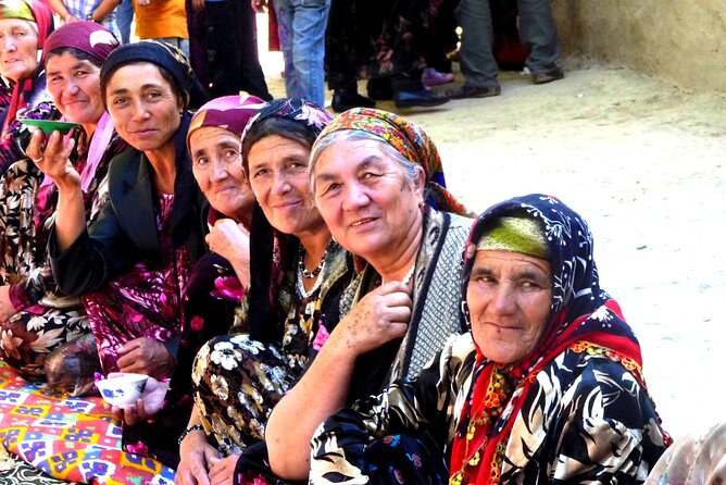 Desert yurt camp and Mountain tour - 3 days - Day 1: From Bukhara’s old streets to Gijduvan pottery