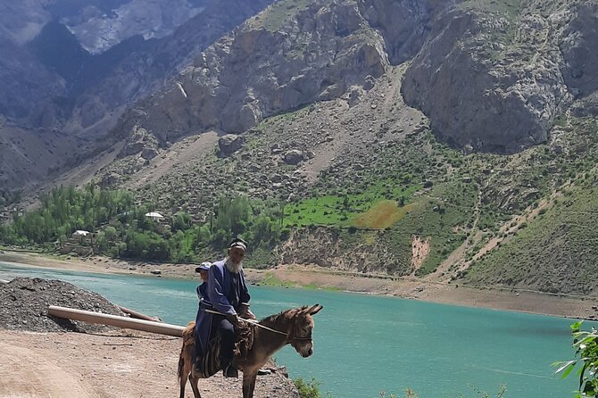 "Hidden Paradise: Seven Lakes & Voru Village in 2 Days" - The road to the Seven Lakes