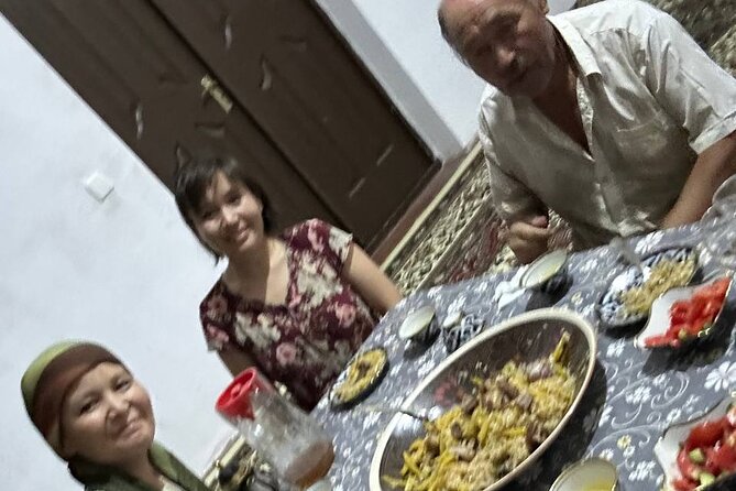 Private Samarkand Cooking Class with Market Tour & Transfers - Preparing plov at the dining table
