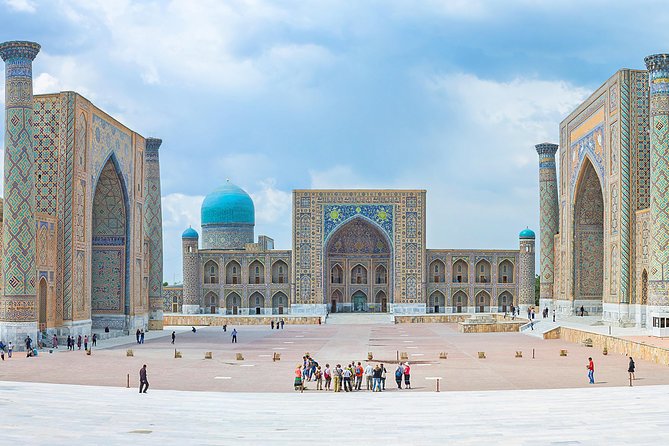 Samarkand City Tour - Bibi Khanym Mosque and the scale of imperial ambition