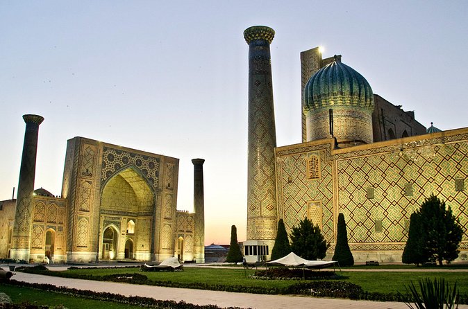 Samarkand City Tour with a Professional Photographer - Bibi-Khanym Mosque and the route’s grand finish