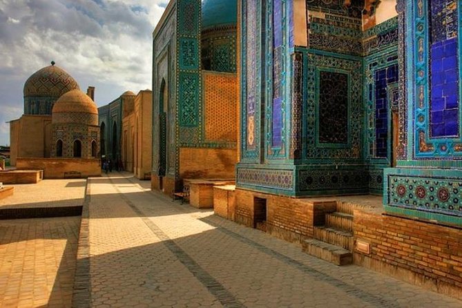 Samarkand day trip - Shahi Zindah Necropolis and its tiled passageways