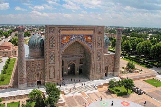 Samarkand day trip - Bibi Khanum Mosque beside Siyab Bazaar