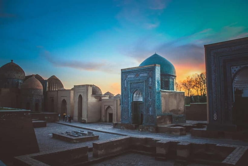 Samarkand: Historical Monuments Guided Walking Tour - The guides are a major part of the value
