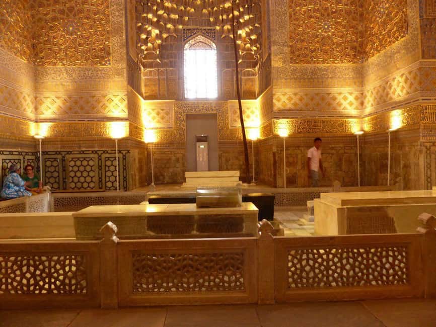 Sunset walking tour of Samarkand - Bibi-Khanym Mosque and the story behind it