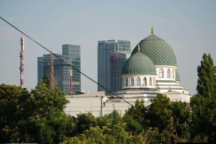 Tashkent city Night Tour with Dinner & Free Pro Photography - Kosmonavtlar Station, Tashkent’s underground space gallery