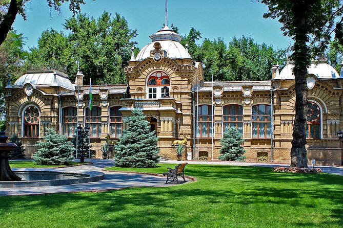 Tashkent Walking & Food Tour: Highlights + Local Flavors - Chorsu Bazaar and the food side of the tour