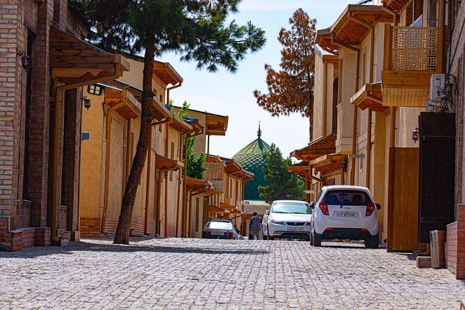 Tashkent Walking & Food Tour: Highlights + Local Flavors - How the guides shape the experience