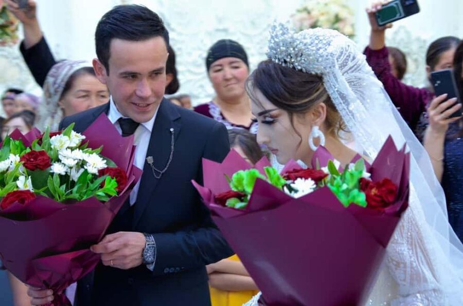 Uzbek wedding ceremony - The guides make the difference